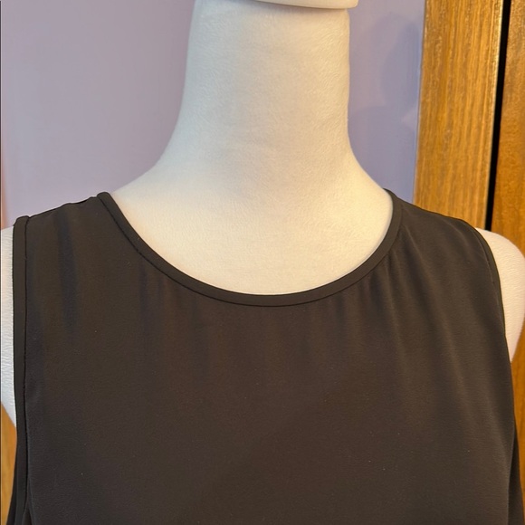 White House Black Market Elegant Black and White Sleeveless Top size small. - Picture 2 of 12